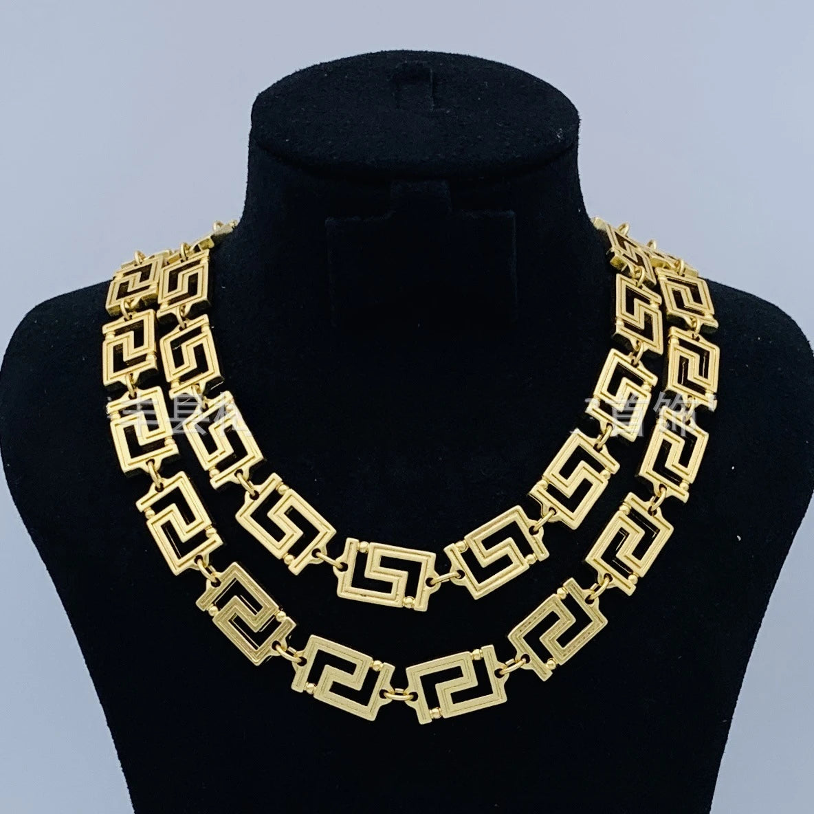 2025 New Necklace Va Vintage Premium Pendant for Everyday Matching