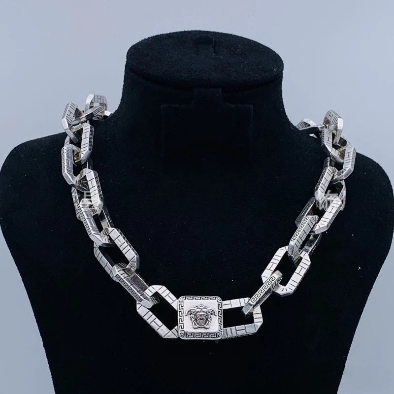 2025 New Necklace Va Vintage Premium Pendant for Everyday Matching