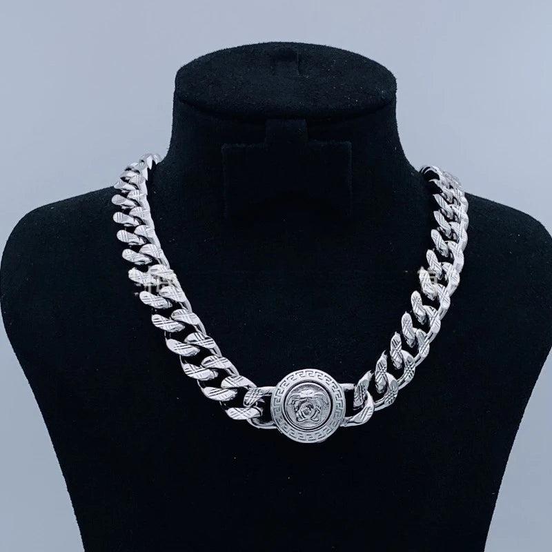 2025 New Necklace Va Vintage Premium Pendant for Everyday Matching