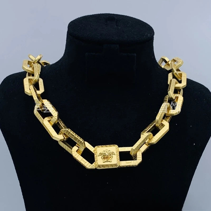 2025 New Necklace Va Vintage Premium Pendant for Everyday Matching