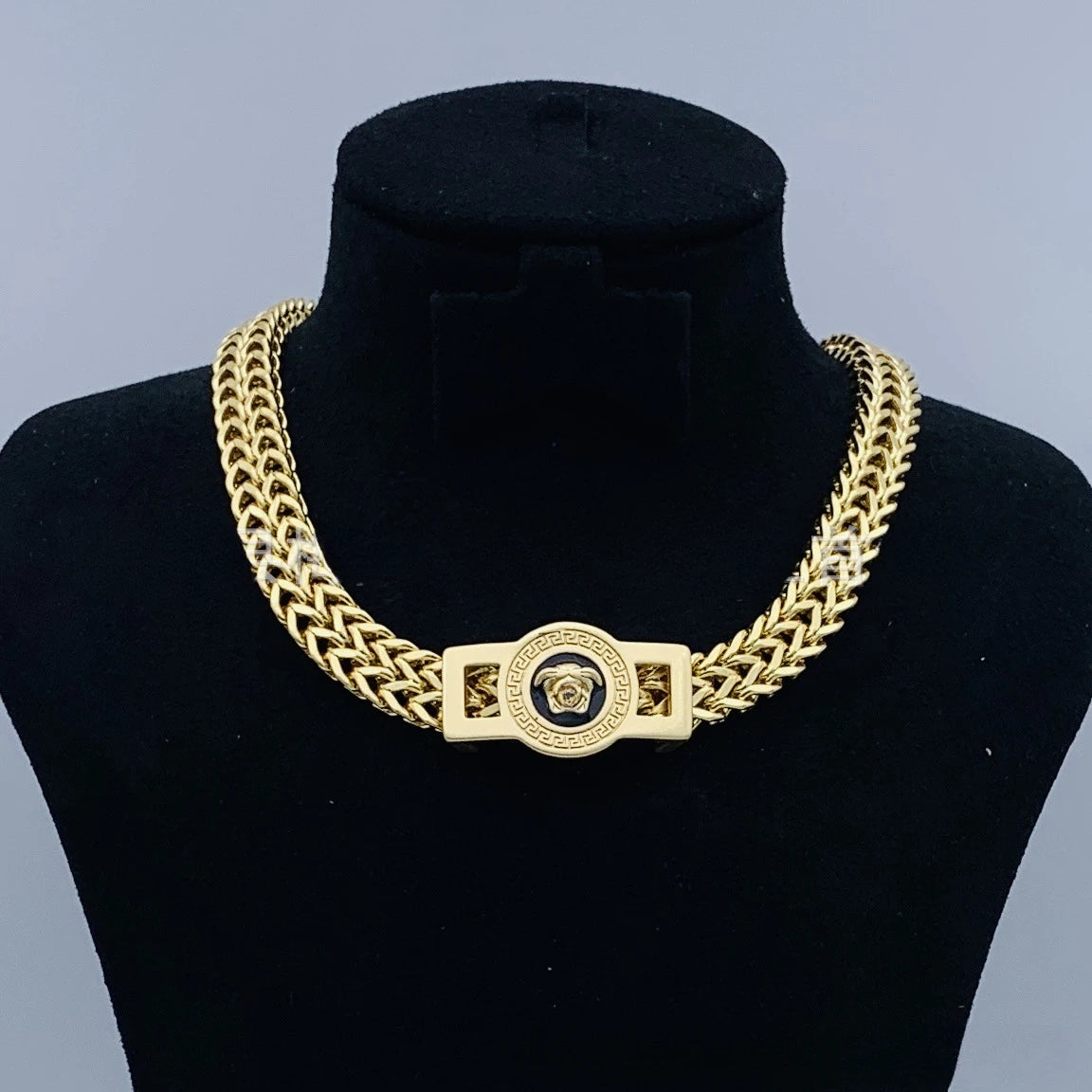 2025 New Necklace Va Vintage Premium Pendant for Everyday Matching