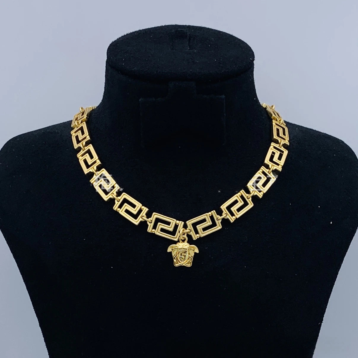 2025 New Necklace Va Vintage Premium Pendant for Everyday Matching